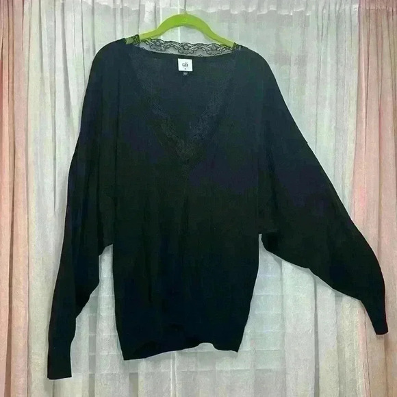 Cabi Medium Union Lace VNeck Sweater Item# 8O - Picture 4 of 6